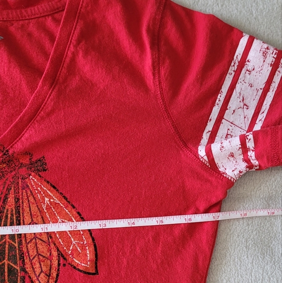 Chicago Blackhawks Womens V Neck GIII 4her by Carl Banks size Small preowned 💥 - Picture 5 of 6